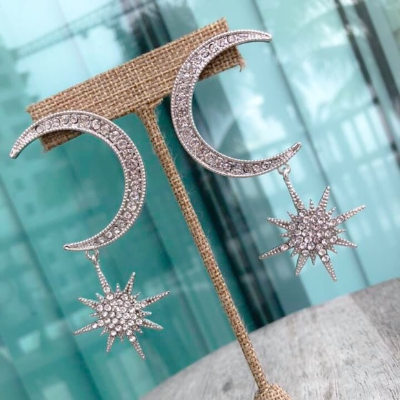 Jewelry - Crescent earrings